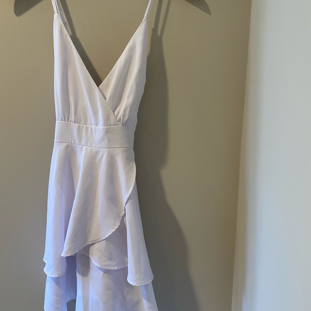 Elegant White Sleeveless Dress - Picture 2 of 5